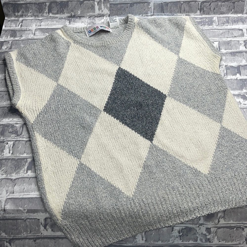 Chic Argyle Sweater Vest in Gray and Cream